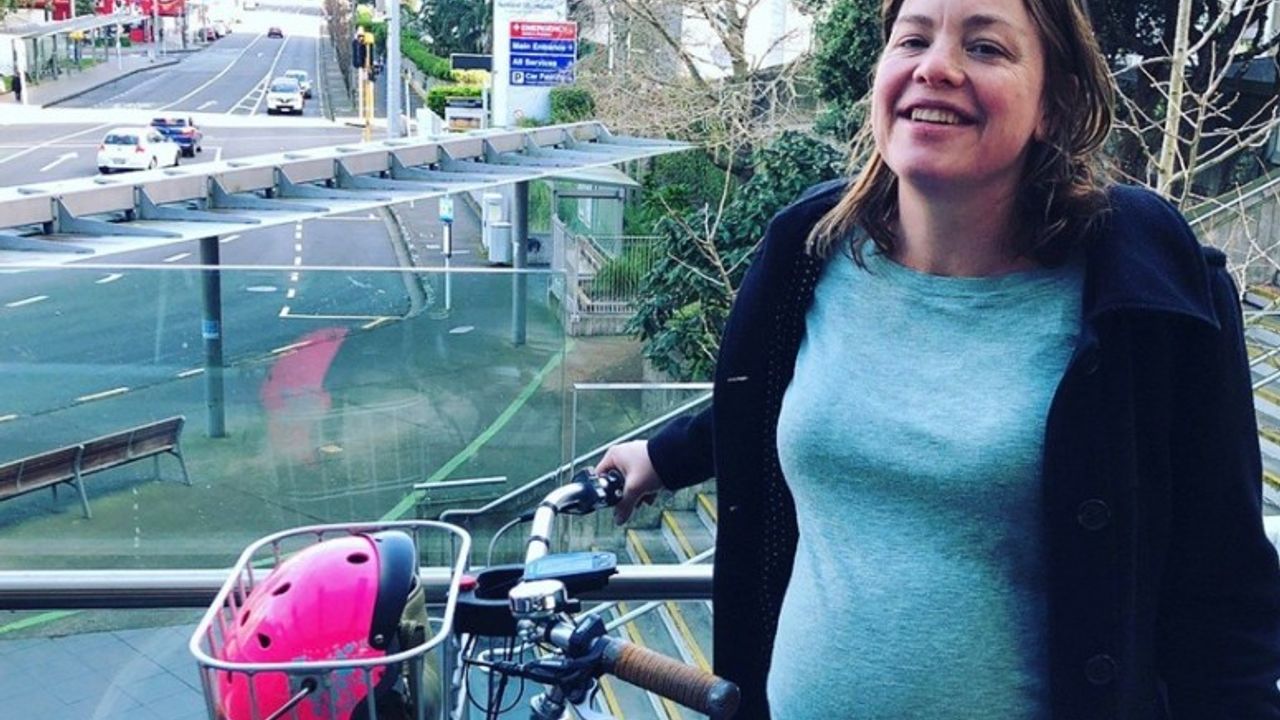 Yeni Zelandalı bakan doğuma bisikletle gitti
