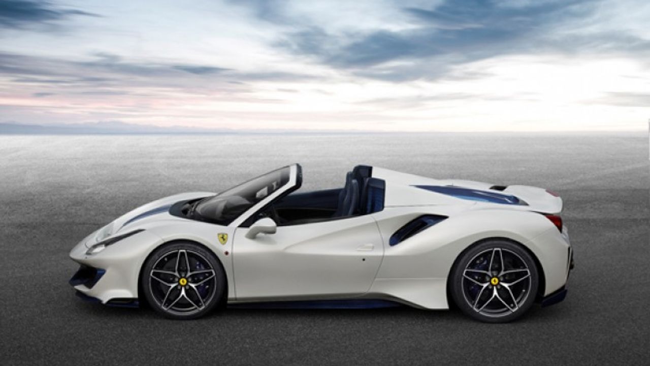 Ferrari'nin en güçlü üstü açık otomobili