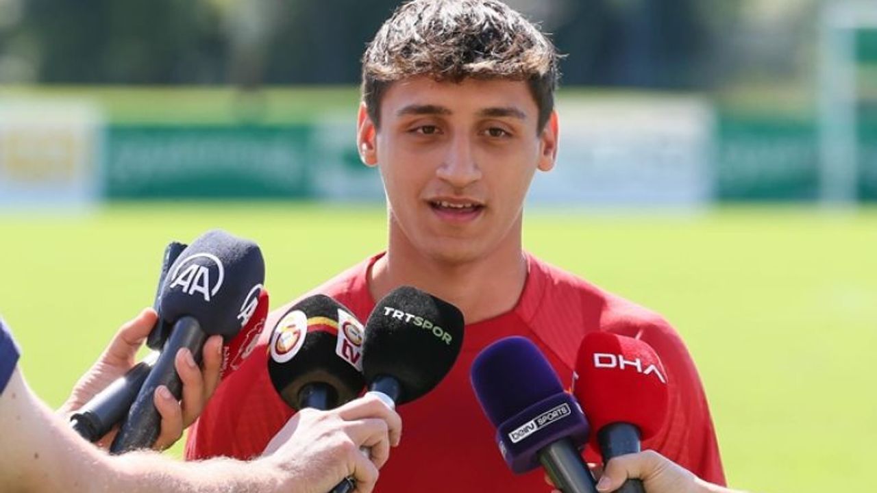 Galatasaray'da Emirhan Kayar ile profesyonel sözleşme imzalandı