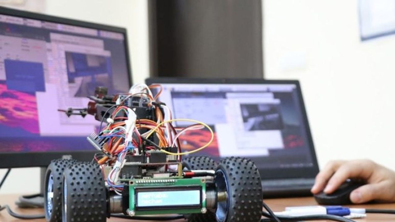 Siirt Üniversitesinde uzaktan kontrollü bomba imha robotu geliştirildi