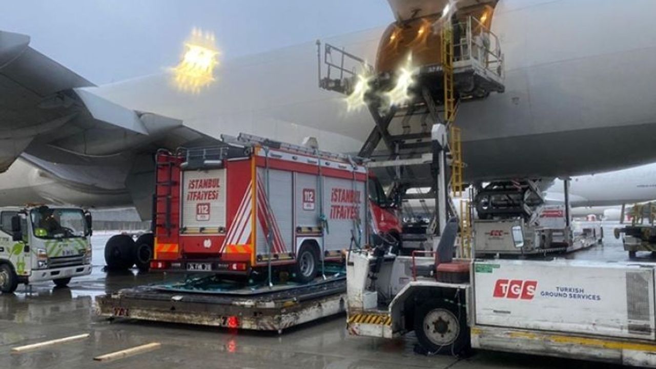 THY İstanbul'dan Adana'ya itfaiye araçlarını uçakla taşıdı