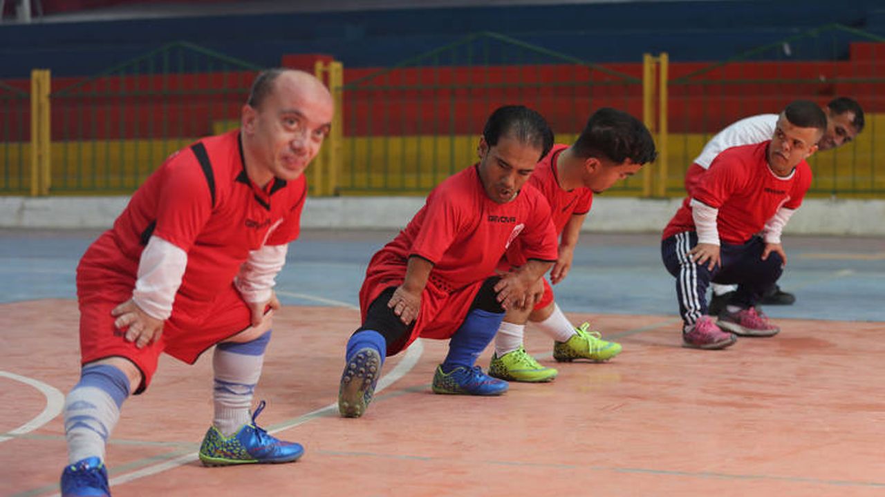 Cüceler futbol takımının büyük Filistin hayali