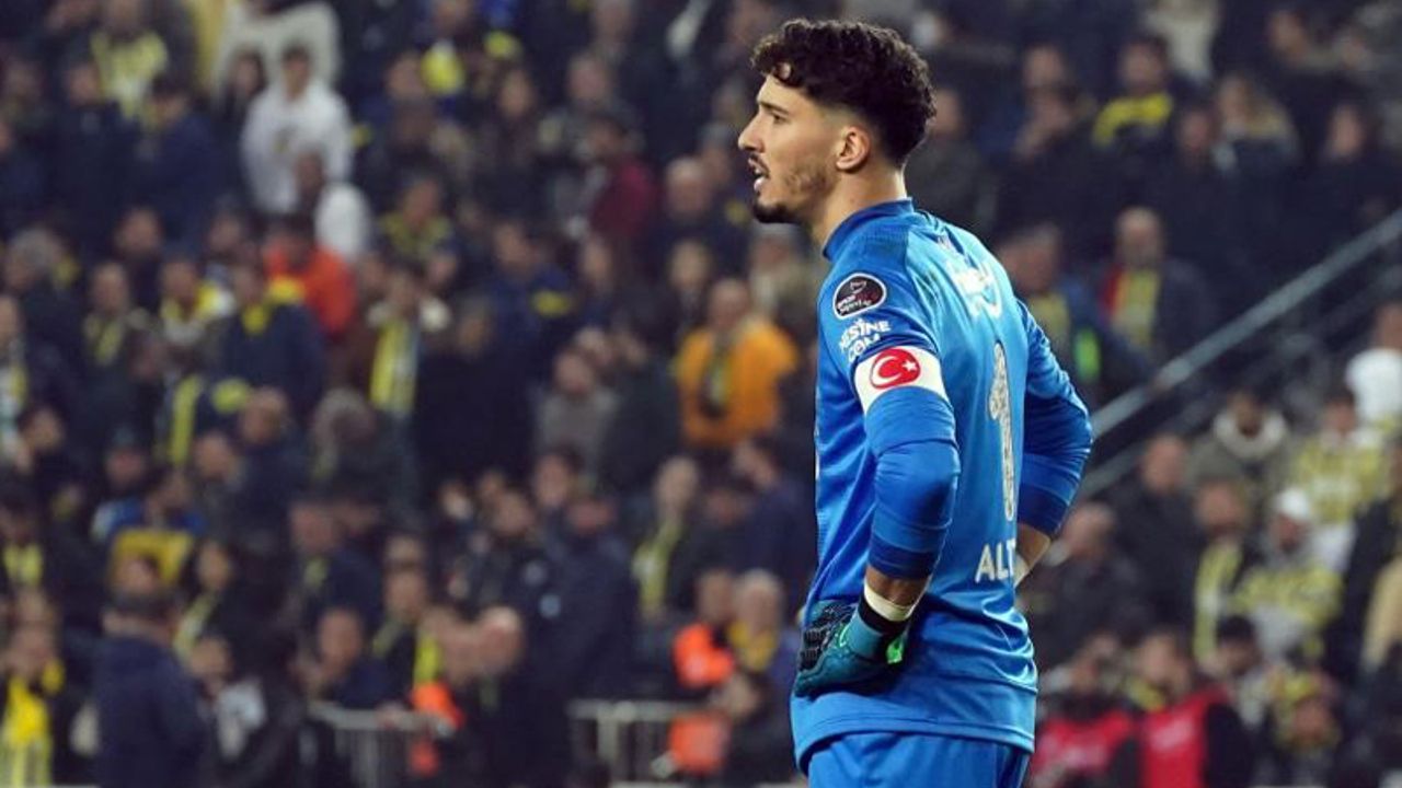 Fenerbahçe, kalecisi Altay Bayındır'ın sözleşmesini 4 yıl uzattı