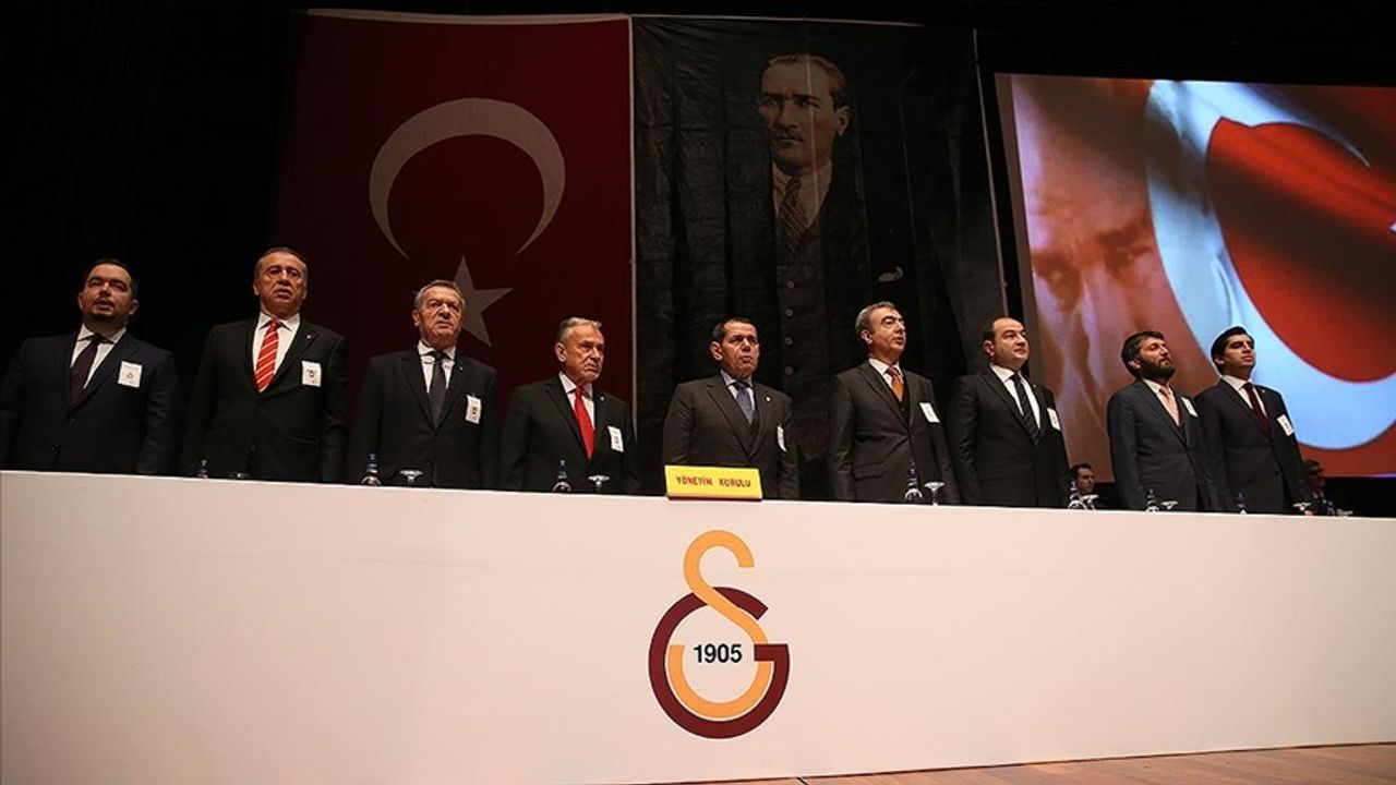 Galatasaray'da Burak Elmas ve Dursun Özbek ibra edildi
