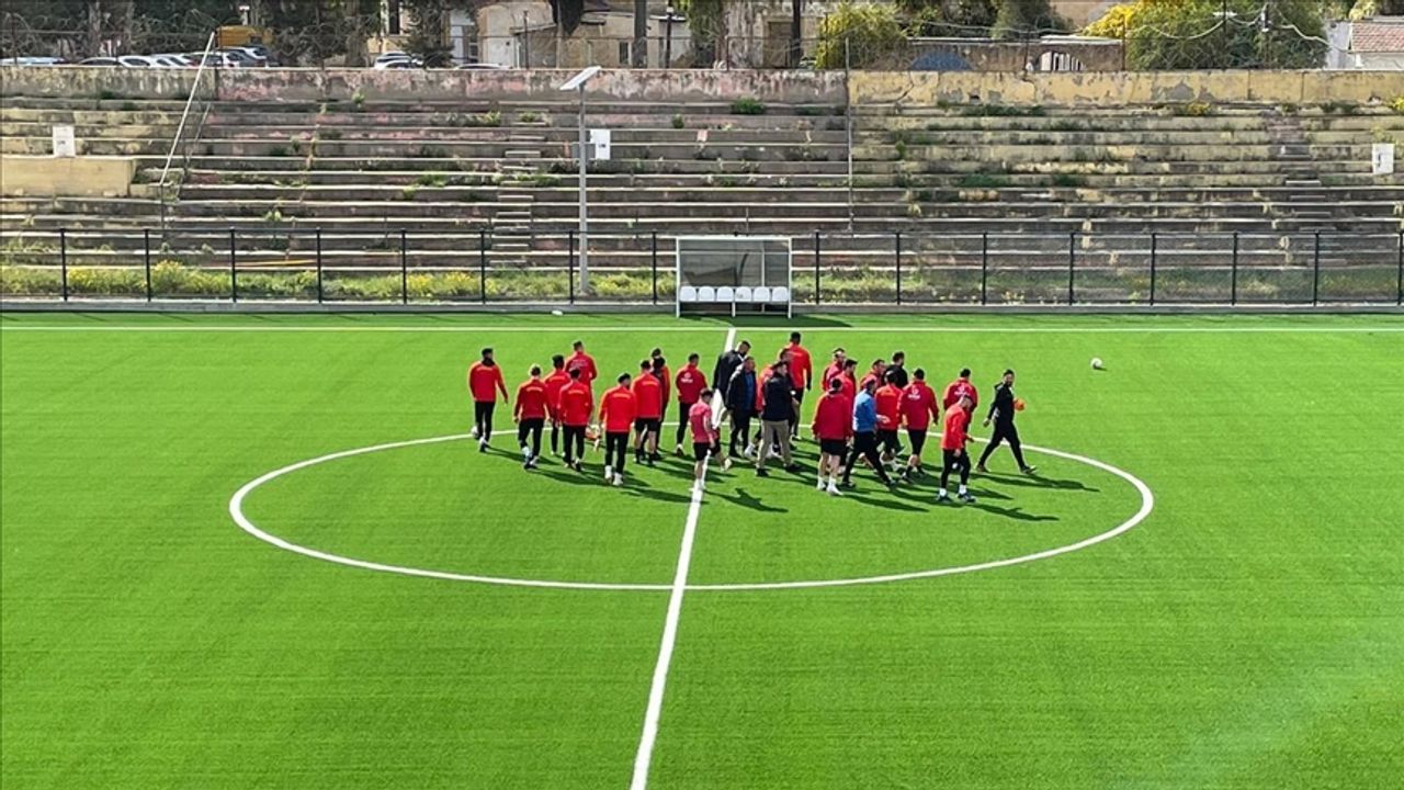 KKTC'nin Çetinkaya  futbol takımı sahasına 8 yıl sonra kavuştu