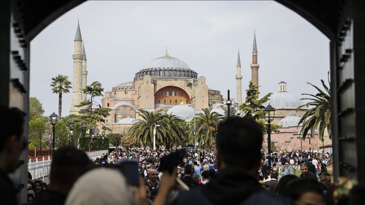 İstanbul'a gelen turist sayısı arttı: İlk sırada onlar var
