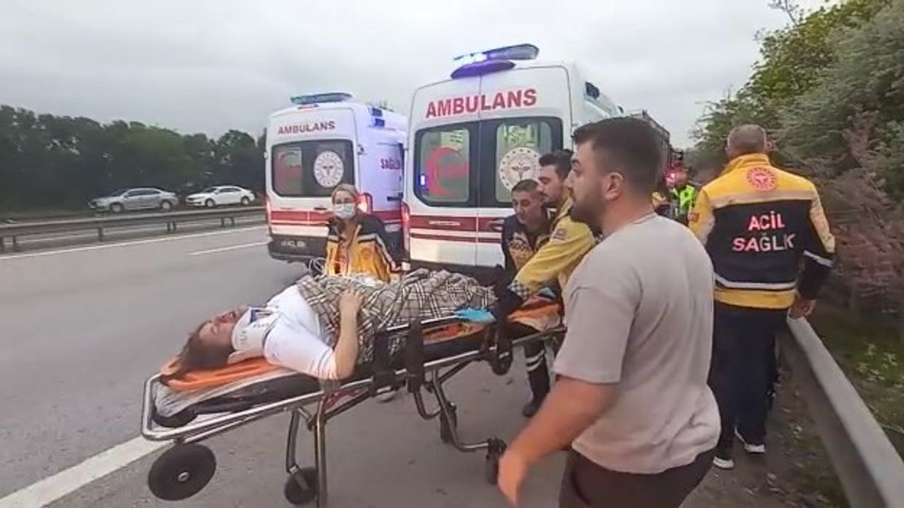 Bayram tatili için yola çıkan minibüs TEM’de kaza yaptı:13 yaralı