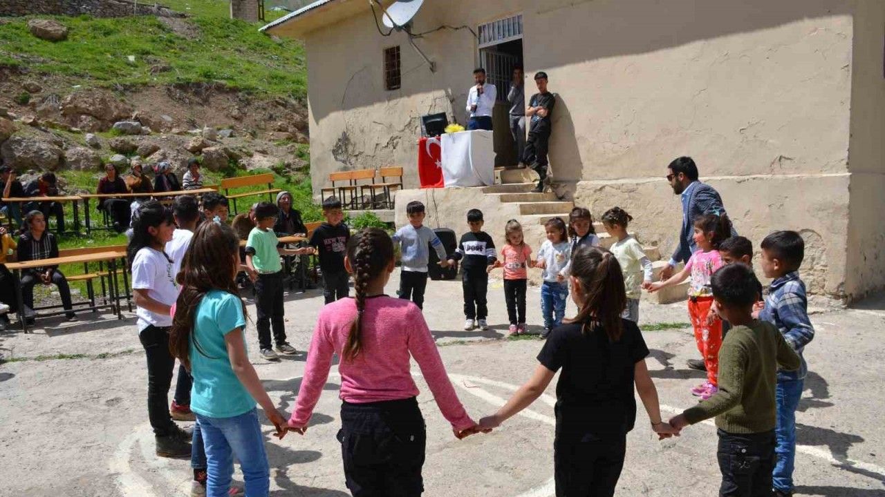 Beytüşşebap’ın dağ okullarında ata oyunlarıyla bahar şenlikleri düzenleniyor