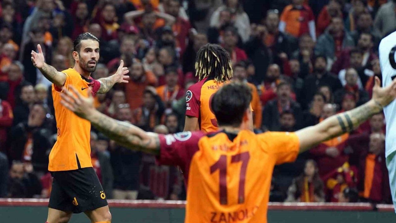 Galatasaray ligde evindeki yenilmezliğini 14 maça çıkardı