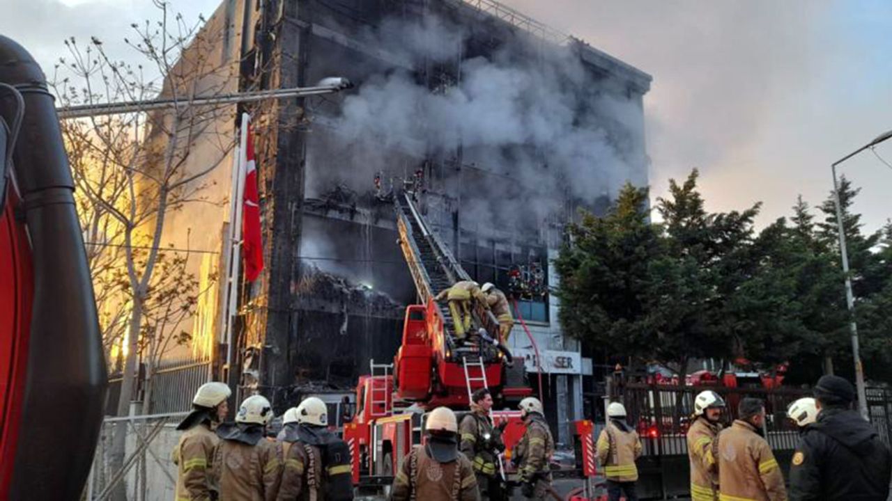 Akit binasındaki yangın 60 saatte söndürüldü