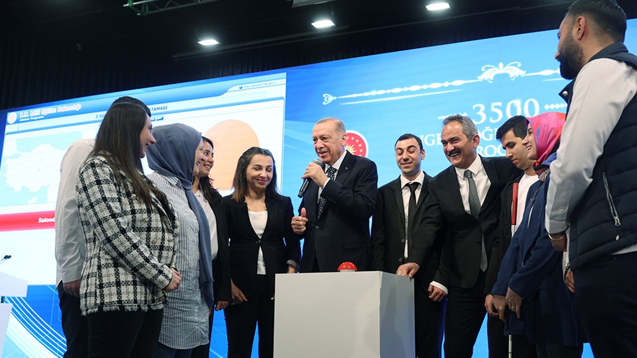 Erdoğan: Öğretmen sayımız da 1 milyonu geçti.