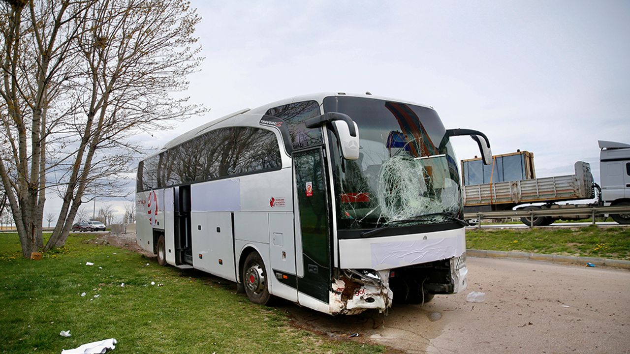 Eskişehir'deki otobüs kazasında faciadan dönüldü! 17 yaralı  