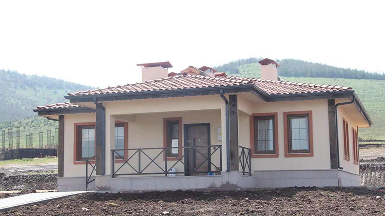 Cumhurbaşkanı Erdoğan köy evlerini depremzelere teslim edecek