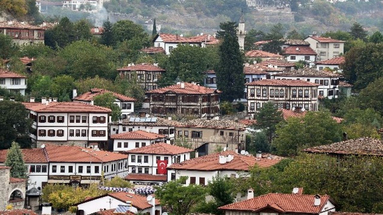 Osmanlı şehri Safranbolu bayramda misafirlerini ağırlamaya hazırlanıyor