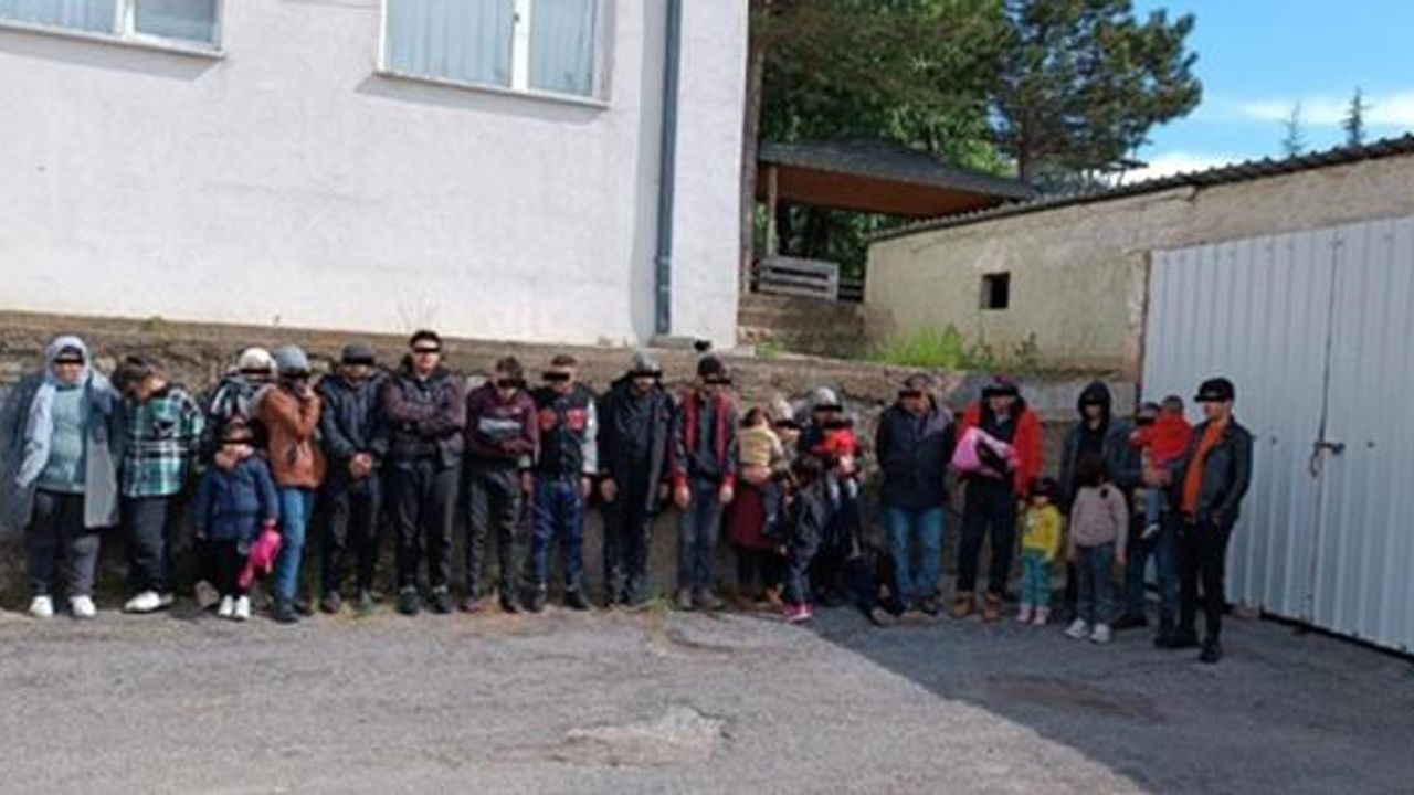 Zodyak botla Bulgaristan'a geçmeye çalışan 27 göçmen yakalandı; 4 organizatör tutuklandı