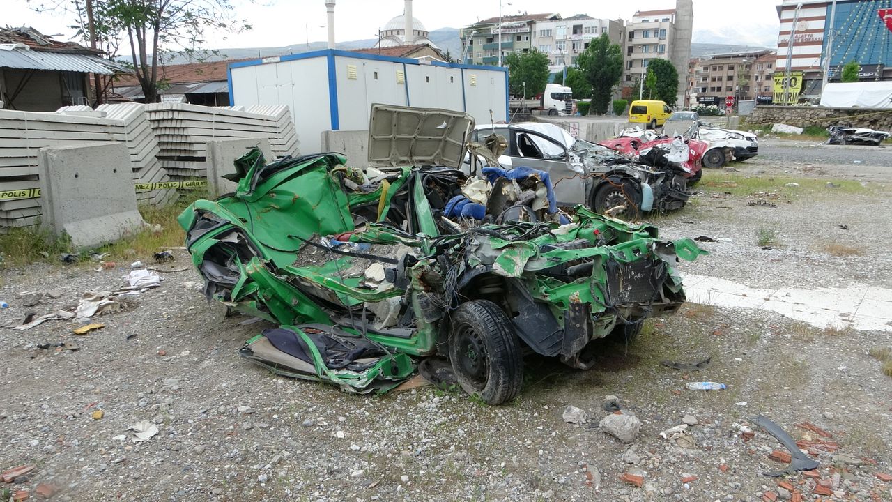 Malatya’da depremde 200 milyon TL değerindeki 245 araç hurdaya döndü
