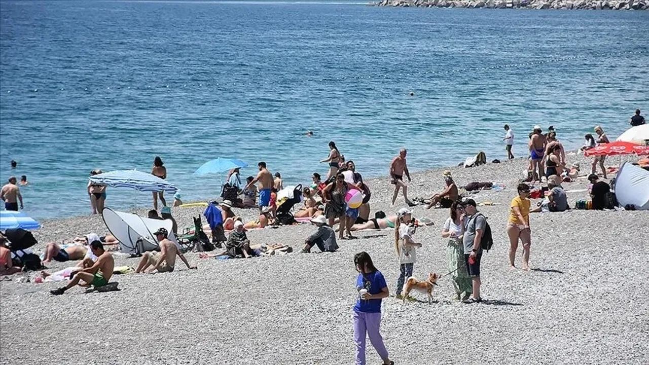 Antalya sahillerinde güneşli hava yoğunluğu: 24C