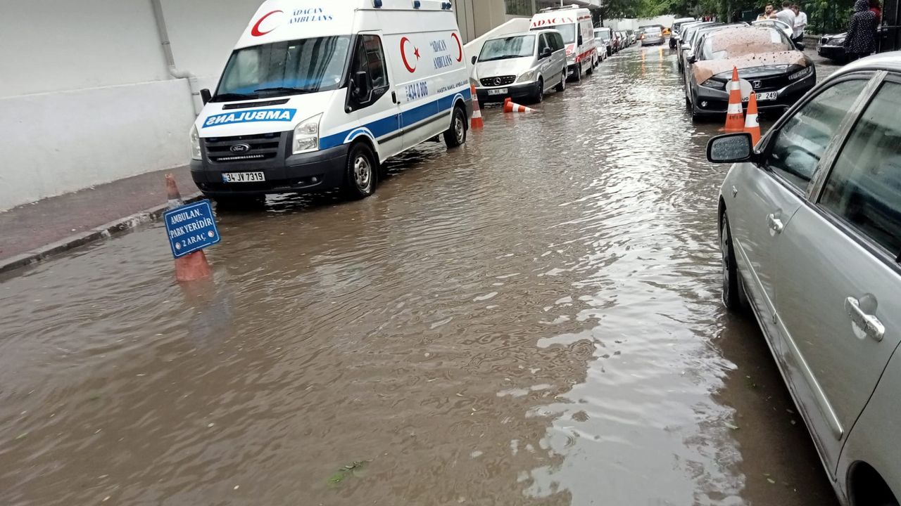 Ankara'da şiddetli dolu yağışı vatandaşları zor durumda bıraktı