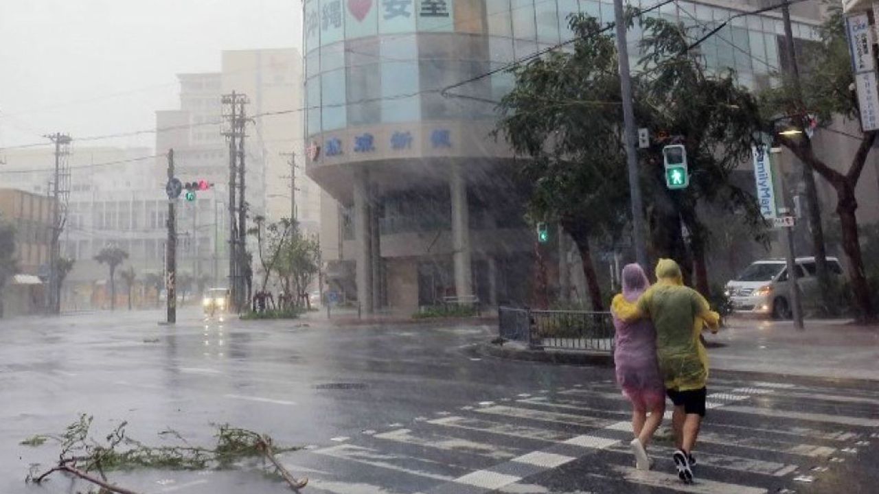 Japonya'da Mawar tayfunu nedeniyle 2 milyon tahliye çağrısı