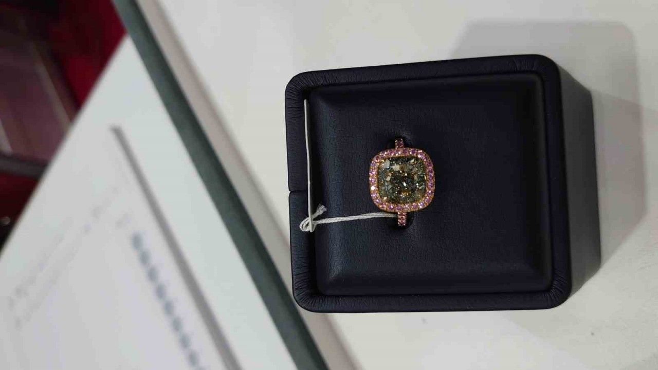 Tokyo’daki mücevher fuarının en pahalı parçası fiyatıyla dudak uçuklattı