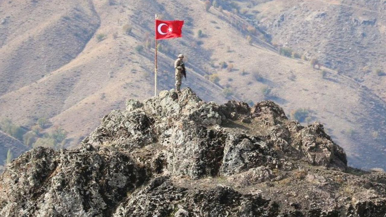 PKK çözülüyor! 4 terörist daha teslim oldu