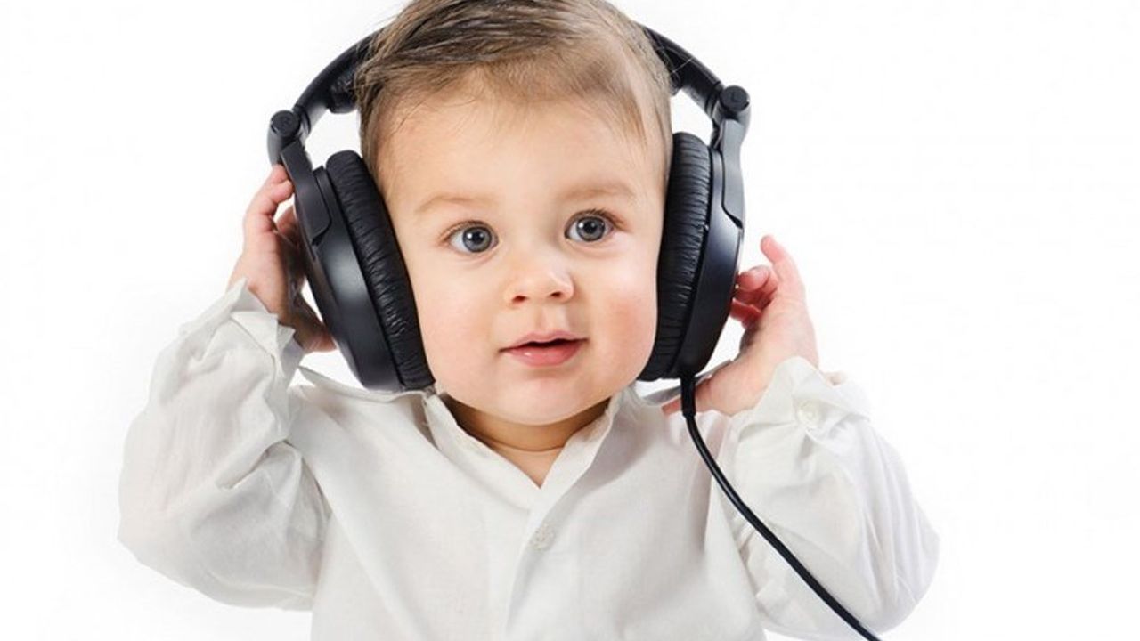 Müzik dinlemenin bebekler üzerindeki etkisi büyük! Daha zeki oluyorlar