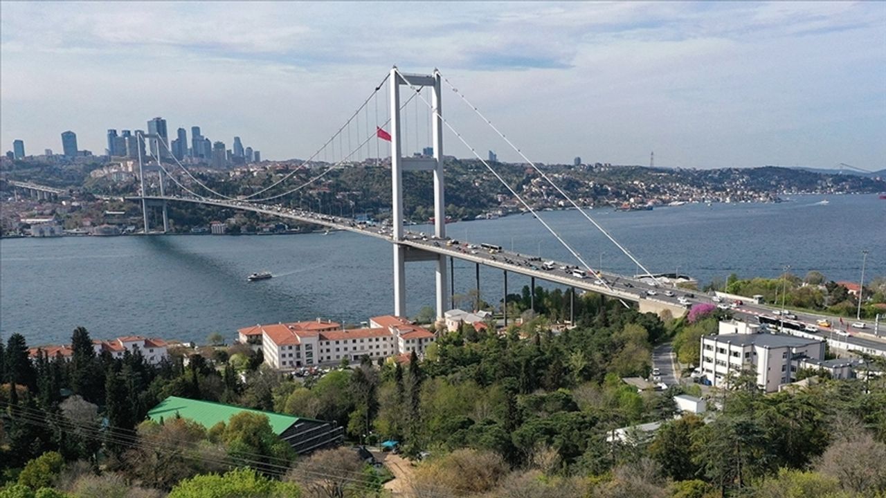 Boğaz'da gemi trafiği çift yönlü askıya alındı