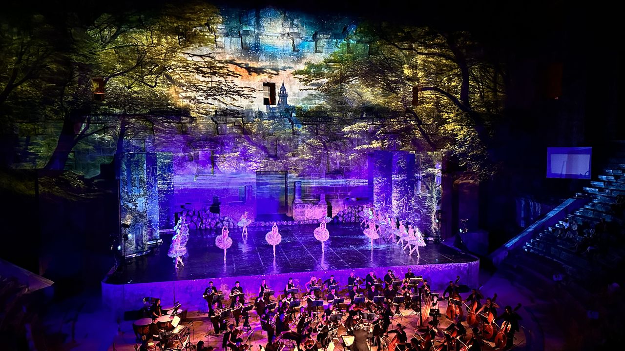 Kuğu Gölü” balesi, 30. Uluslararası Aspendos Opera ve Bale Festivali’nde sahne aldı