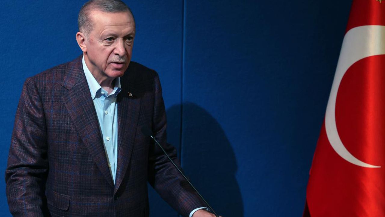Türk vatandaşı olan 820 Ahıskalı kimliklerini Erdoğan'dan aldı