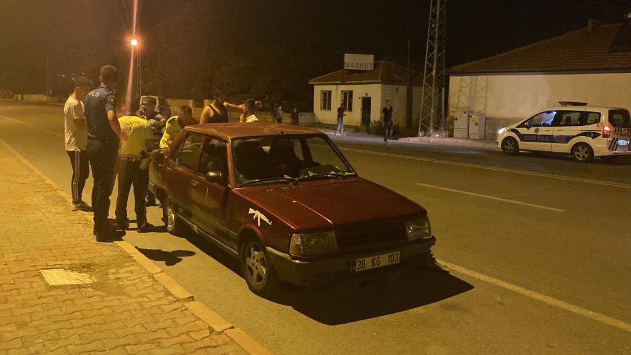 Kayseri'de bir kadına çarpan sürücü, otomobilini olay yerinde bırakıp kaçtı!