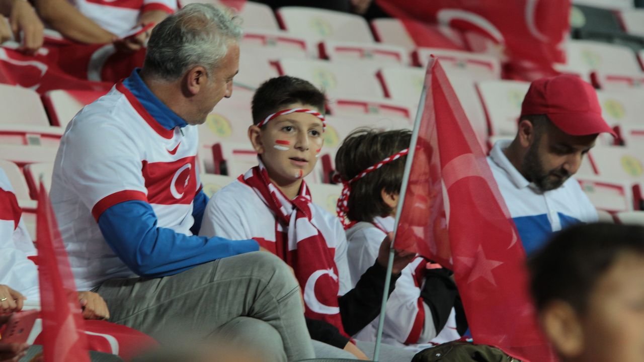 Türkiye-Ermenistan maçı için öncesi Eskişehir'de heyecanlı anlar