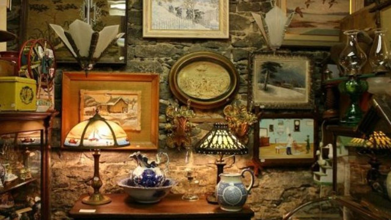 İstanbul'da zamanın aynası: Kadıköy antikacılar sokağı