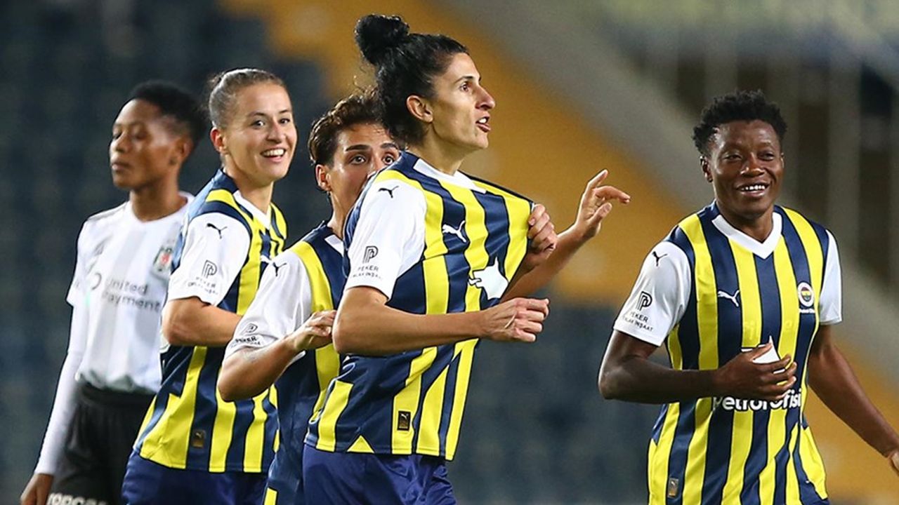 Turkcell Kadınlar Futbol Süper Ligi'nde derbi heyecanı! Fenerbahçe 3-2 Beşiktaş