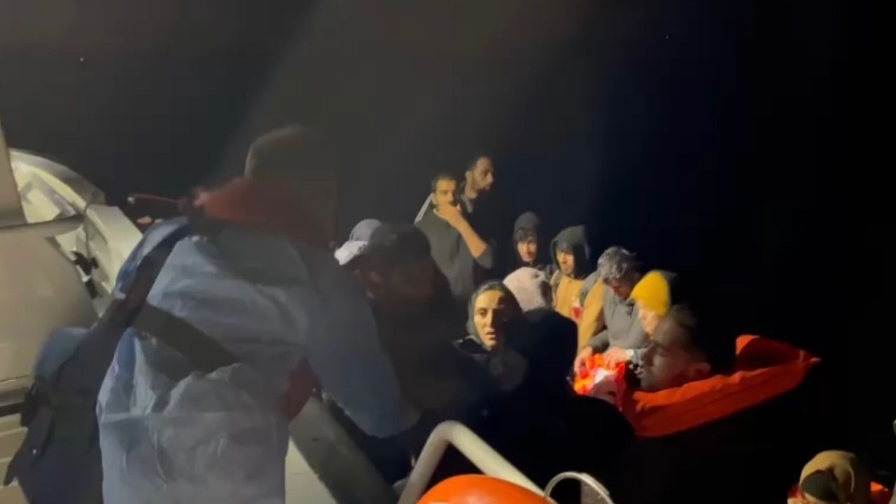 Yunanistan’ın insanlık dışı uygulamasında ölüme terk edilen 47 kaçak göçmen kurtarıldı