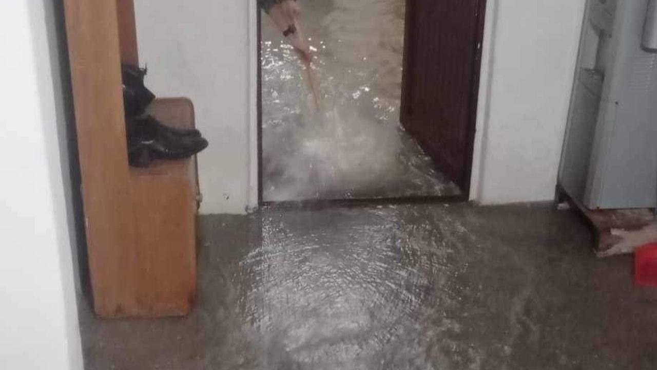 Mardin'de yağış nedeniyle 1 evi su bastı