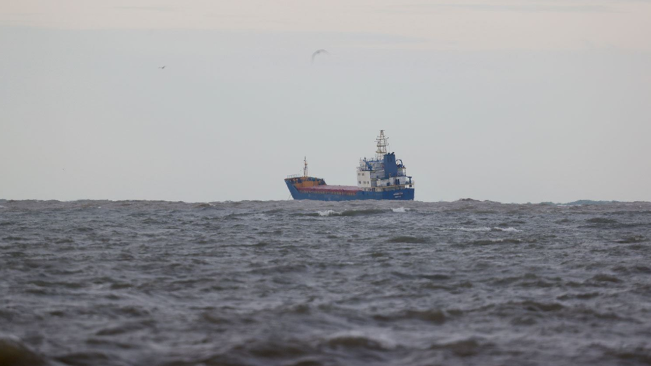Mısır'dan İstanbul'a gelen kargo gemisi Midilli açıklarında battı