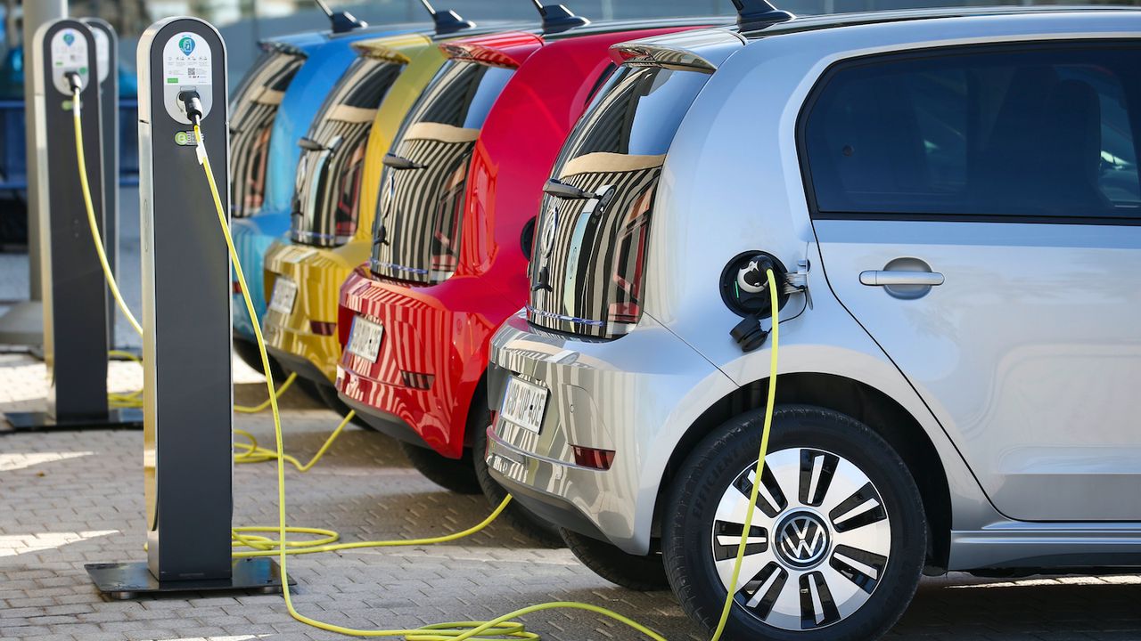 Otomobil sahibi olmak isteyenler dikkat: Elektrikli otomobiller artık daha ucuz olacak!