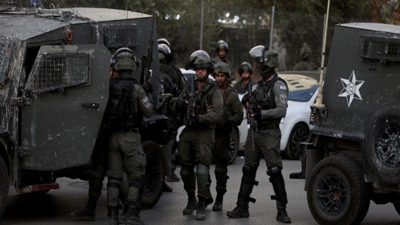 İsrail güçleri Batı Şeria'da 40 Filistinliyi gözaltına aldı