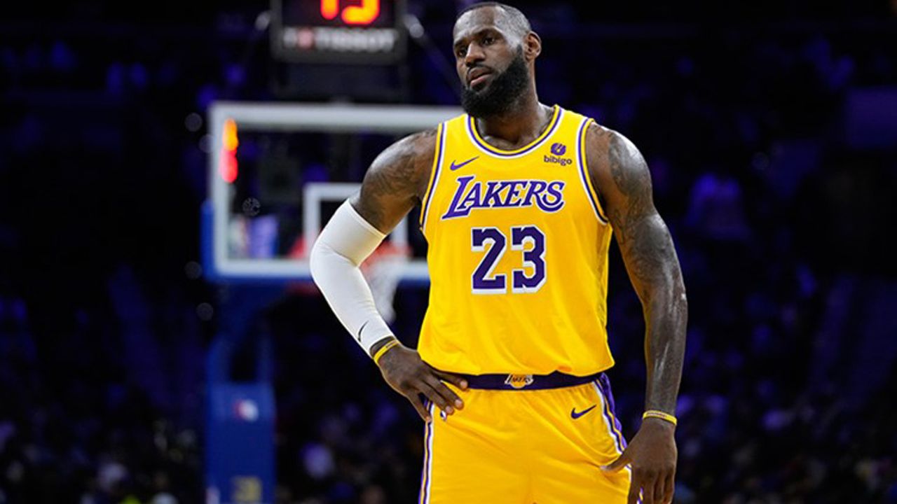 Lakers'ın fark yediği maçta Lebron James rekor kırdı