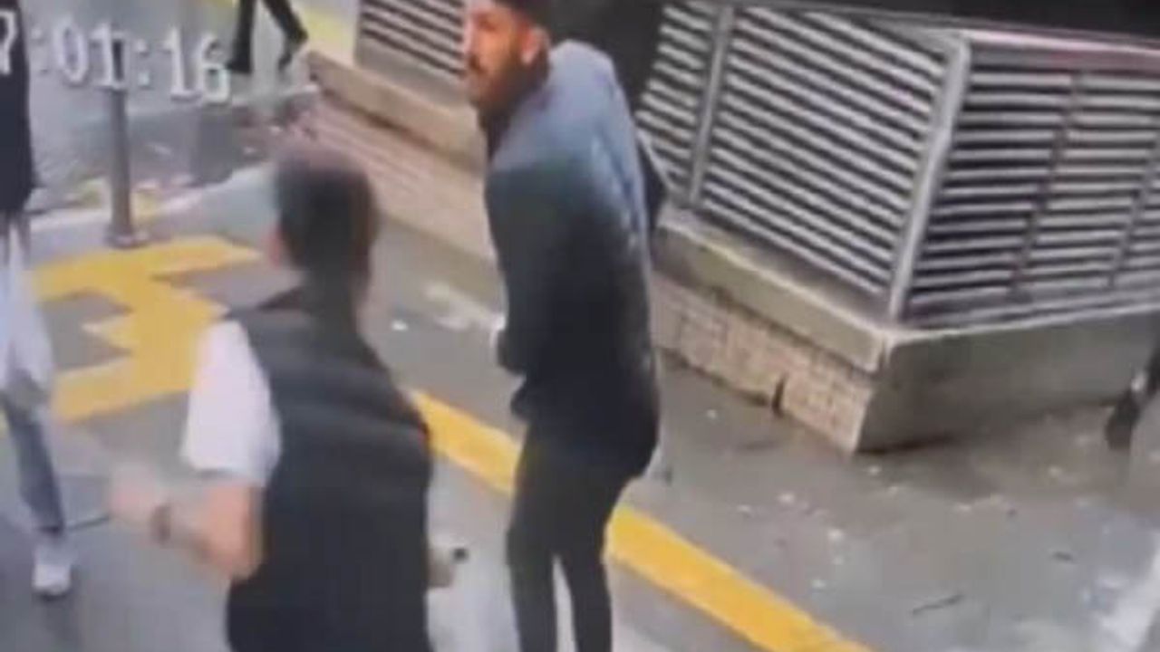 İzmir'de sokak ortasına silahlı saldırı kamerada-İzle