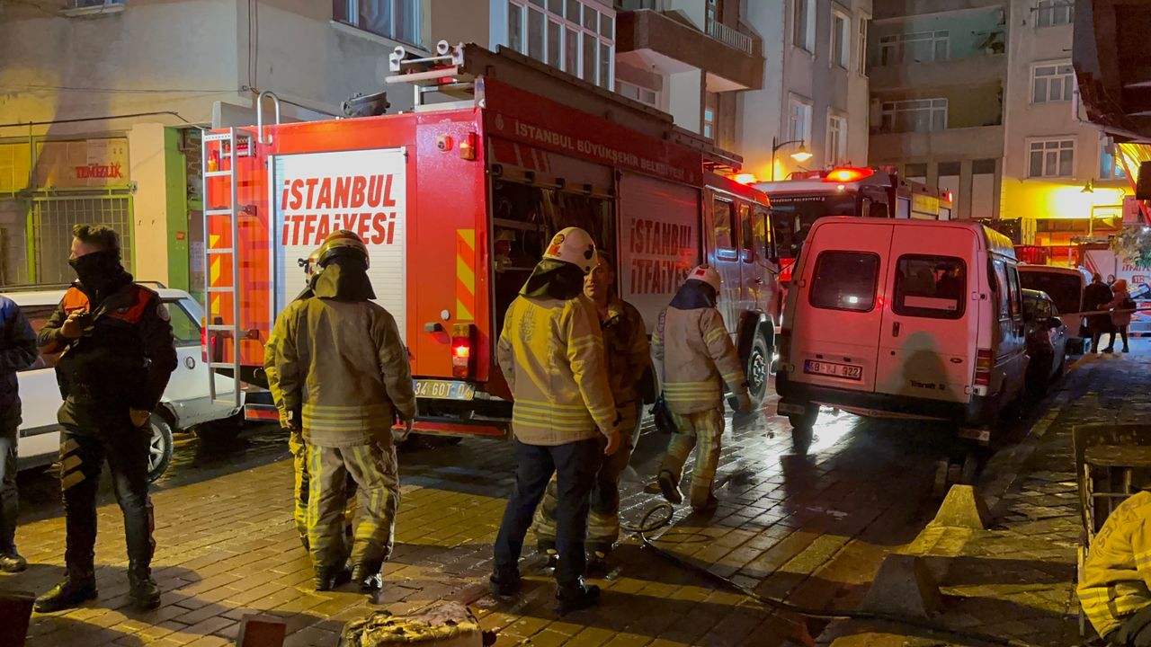 Zeytinburnu'nda solunum cihazı evi ateşe verdi