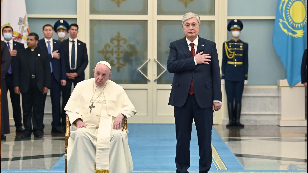 Kazakistan Cumhurbaşkanı Tokayev Vatikan’da Papa Franciscus ile bir araya geldi
