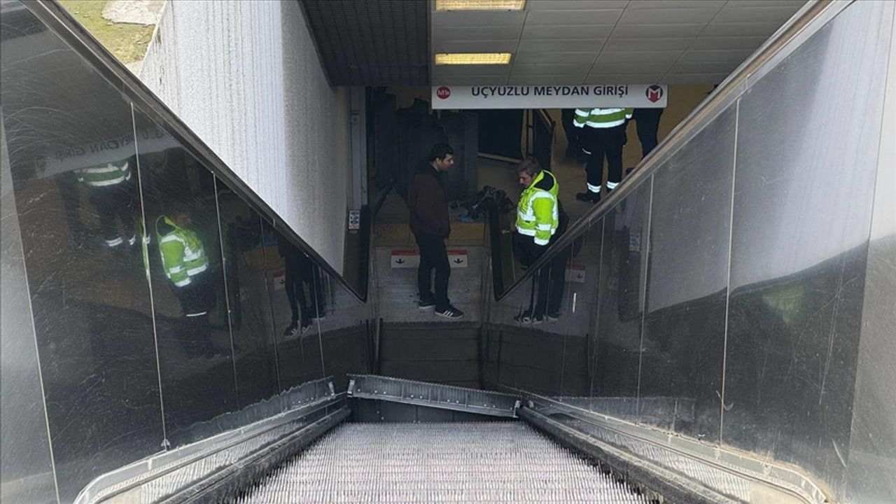 Yürekleri ağıza getirdi: Metro istasyonu'nun yürüyen merdiven basamakları yerinden çıktı