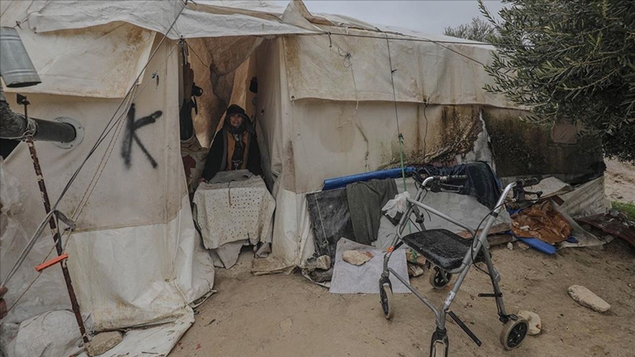İdlib'de çadır kampta karbonmonoksitten zehirlenen 3 kişi hayatını kaybetti