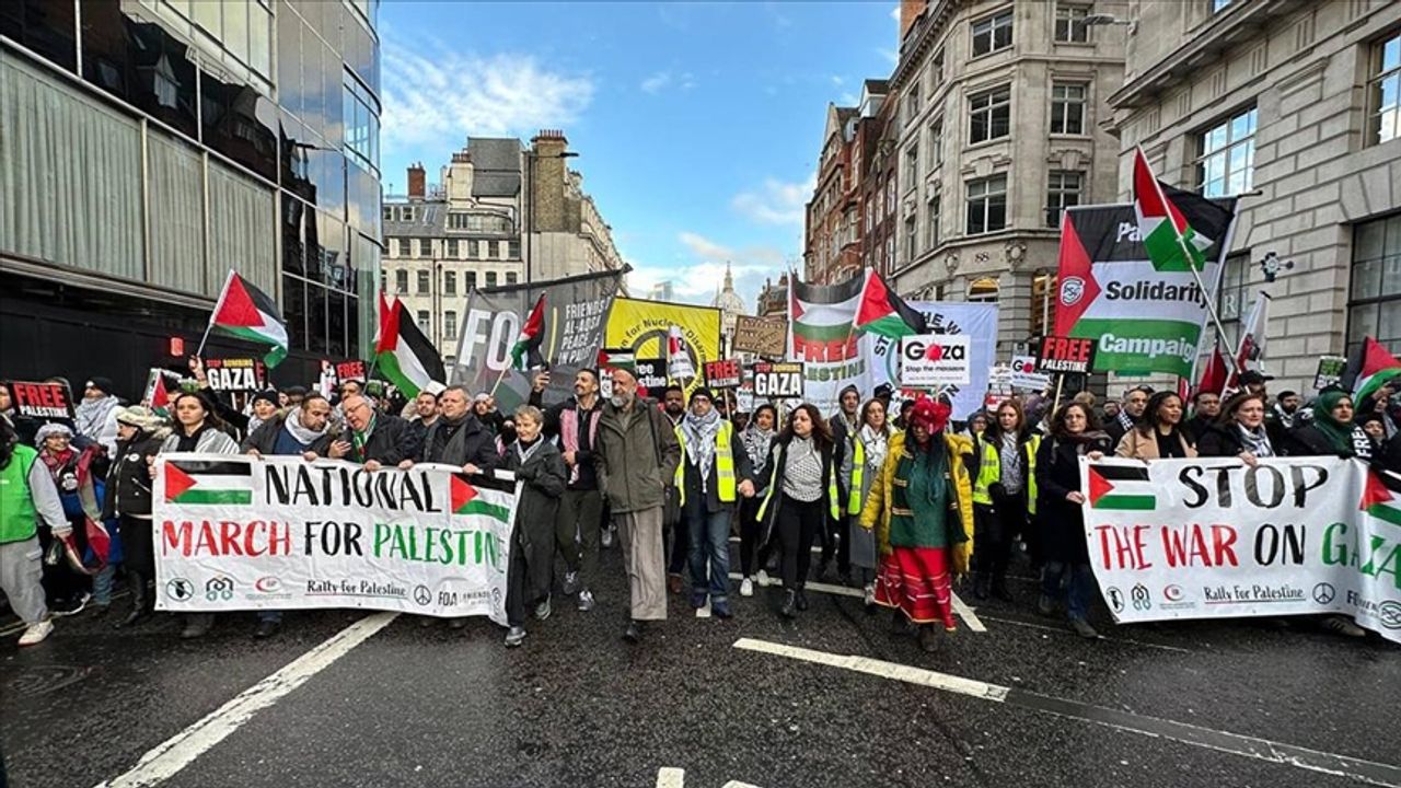 İngiltere'de binlerce kişi Gazze için yürüdü