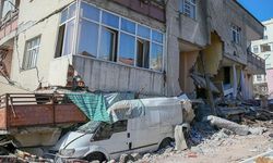 Sigorta eksperleri hasar tespit çalışmaları için deprem bölgesinde