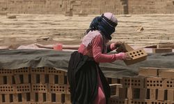 Kadın kerpiç işçilerinin Irak'ın zorlu koşullarındaki yaşam mücadelesi