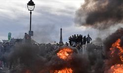 Fransa'da protestolar sürüyor, sokaklar karıştı