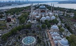 Ayasofya-i Kebir Camii'nde bayram namazı vatandaşların yoğun katılımıyla kılındı