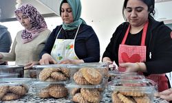 Geleneksel bayram lezzeti kömbe, depremzedeler için pişiriliyor